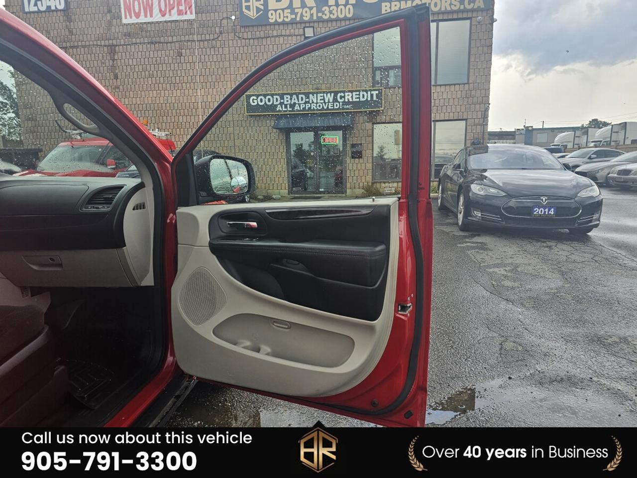 2015 RAM Cargo Van Base | Roof rack | Commercial Van Photo