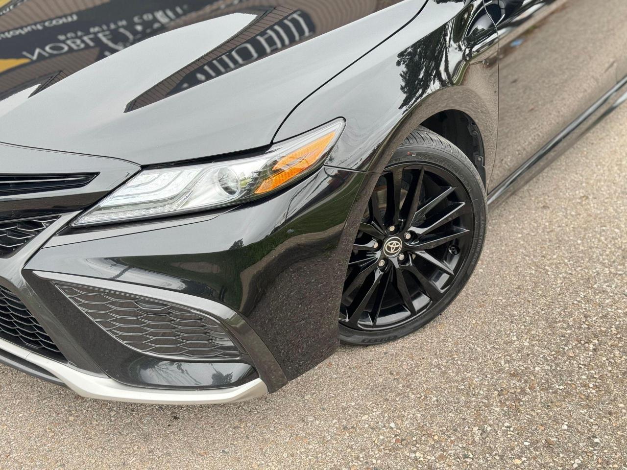 2023 Toyota Camry Hybrid XSE Photo2