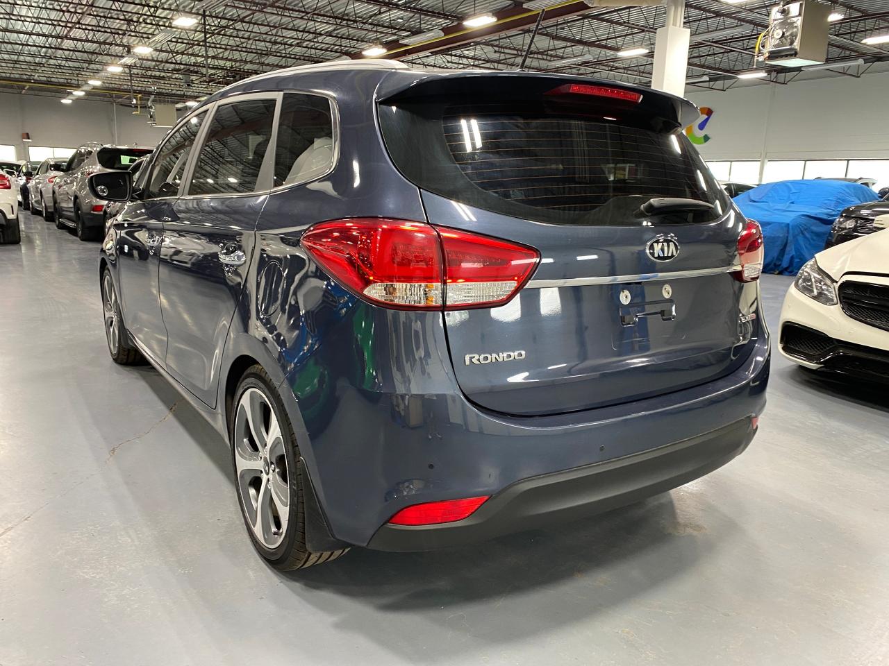 2016 Kia Rondo 4dr Wgn Auto EX Photo2