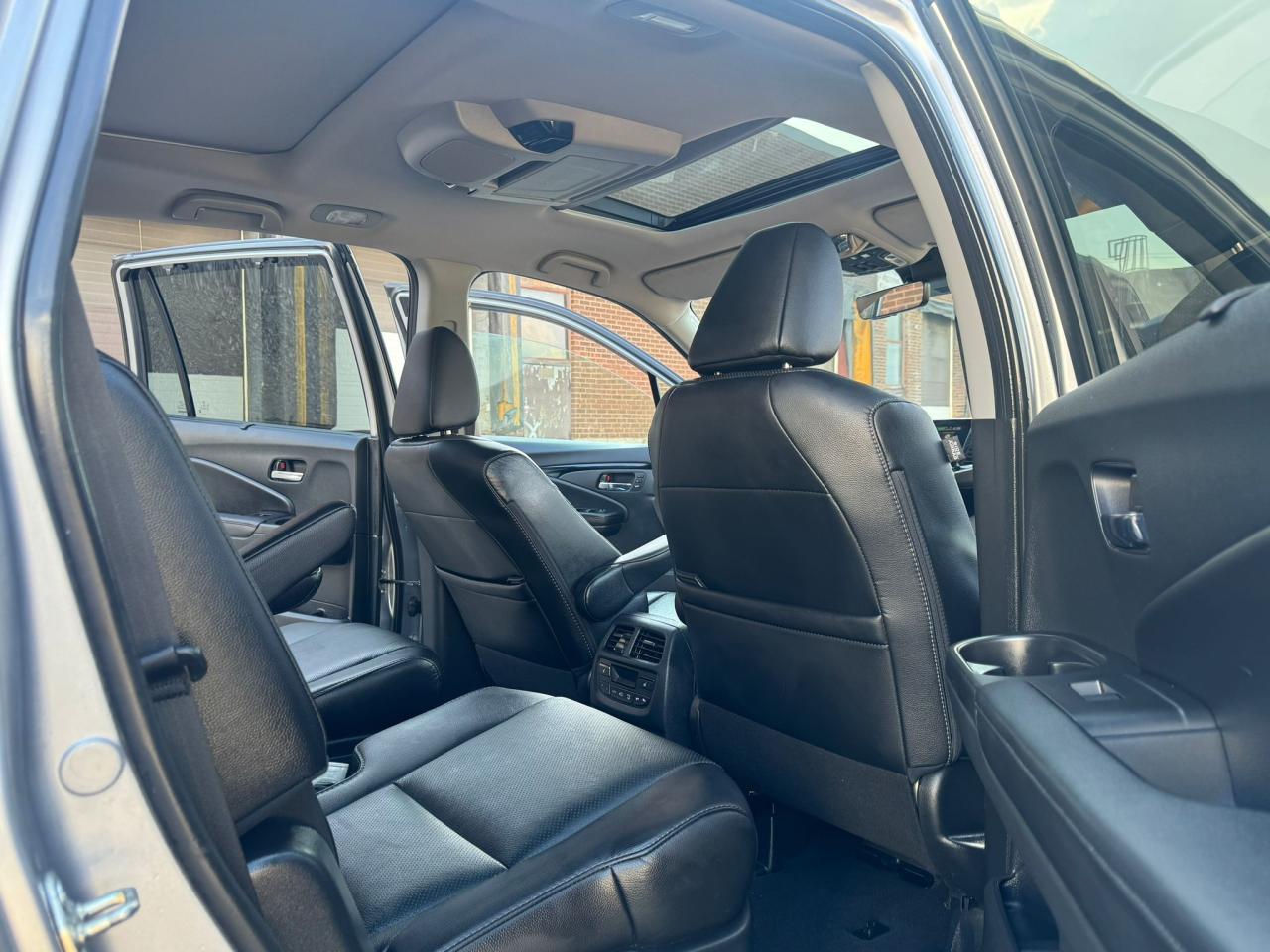 2021 Honda Pilot Touring 7-Passenger - Photo #16