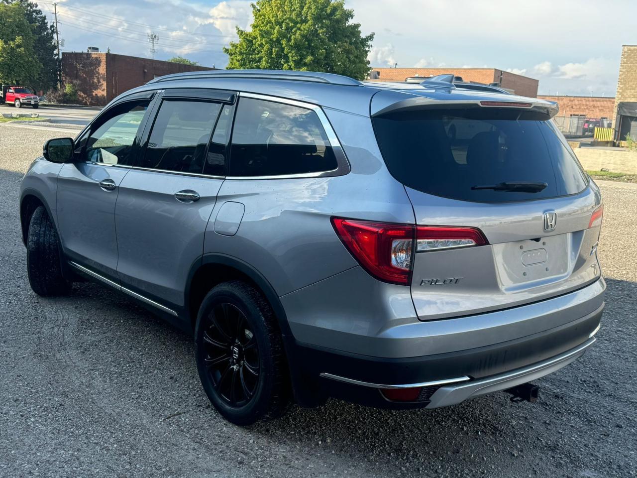 2021 Honda Pilot Touring 7-Passenger Photo4