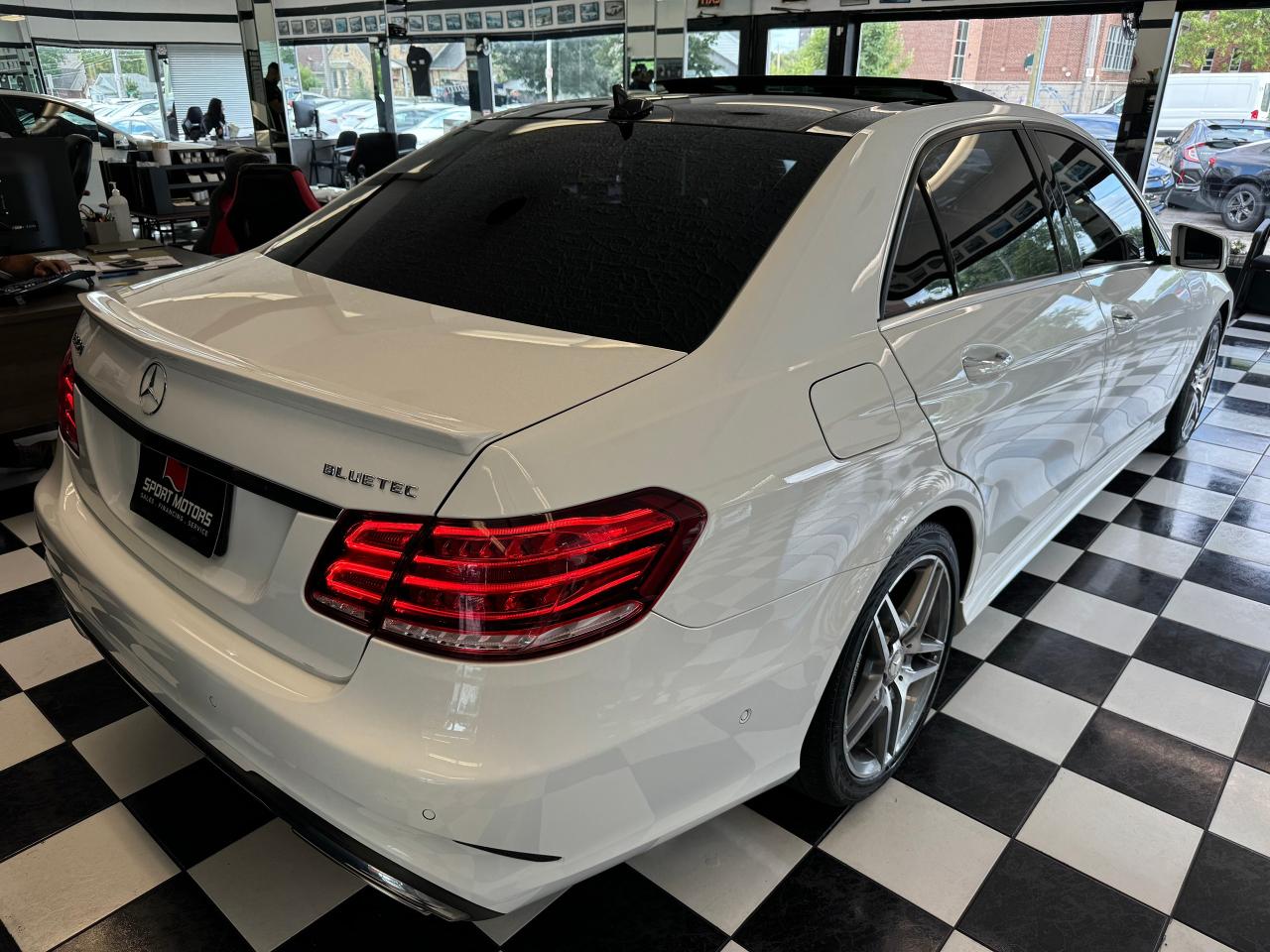 2016 Mercedes-Benz E-Class E250 Bluetec 4MATIC+GPS+BSM+360CAMERA+CLEAN CARFAX - Photo #9