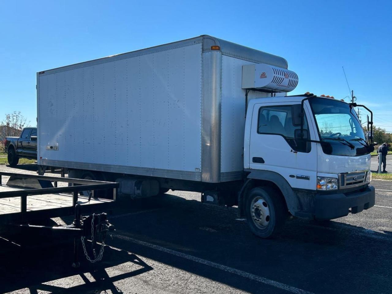 2007 Ford LCF Reg Cab 19,500LB GVWR / ATC Cold Storage Room - Photo #2