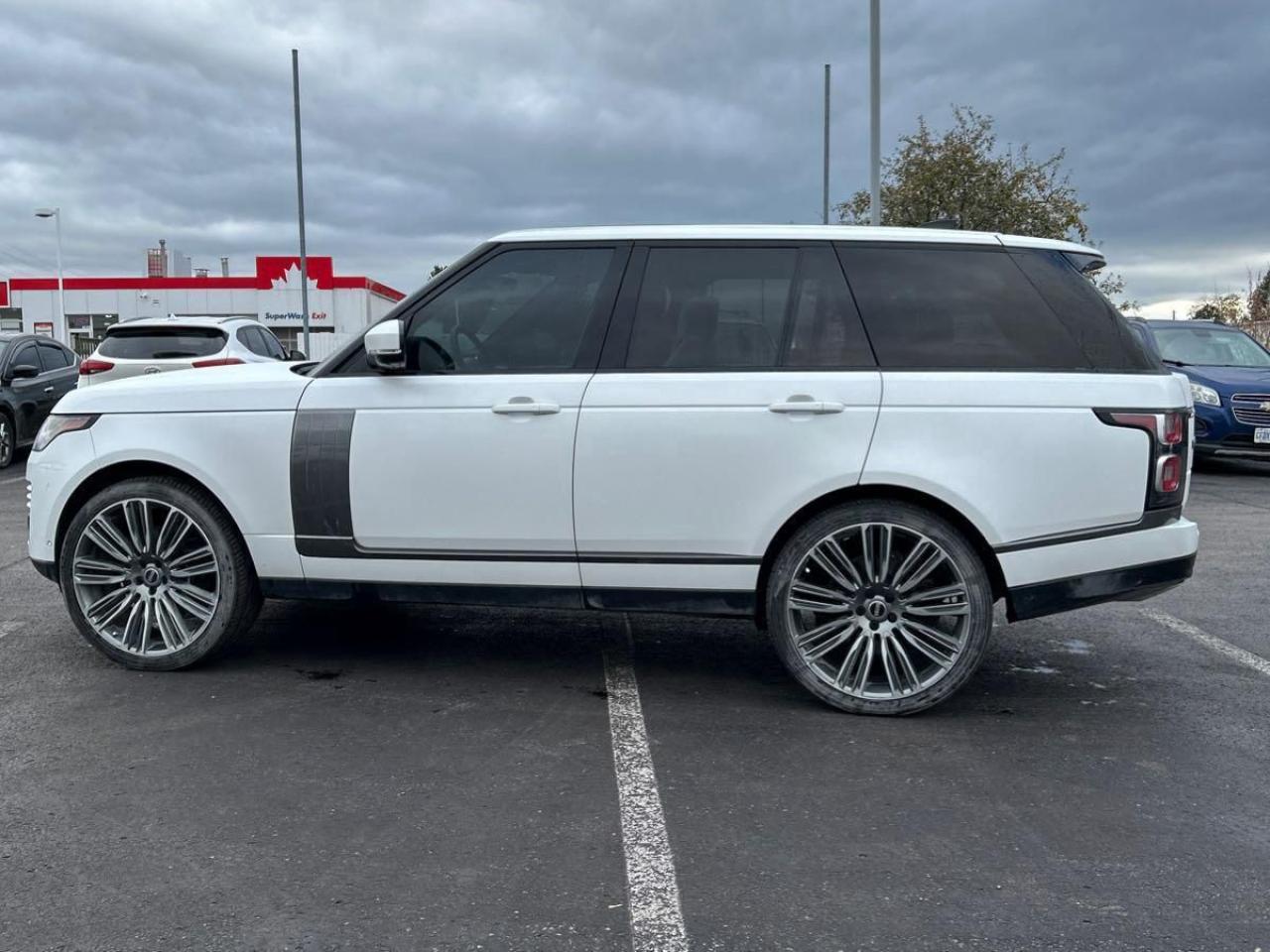 2020 Land Rover Range Rover P525 5.0L V8 Supercharged  24" RIMS - Photo #4