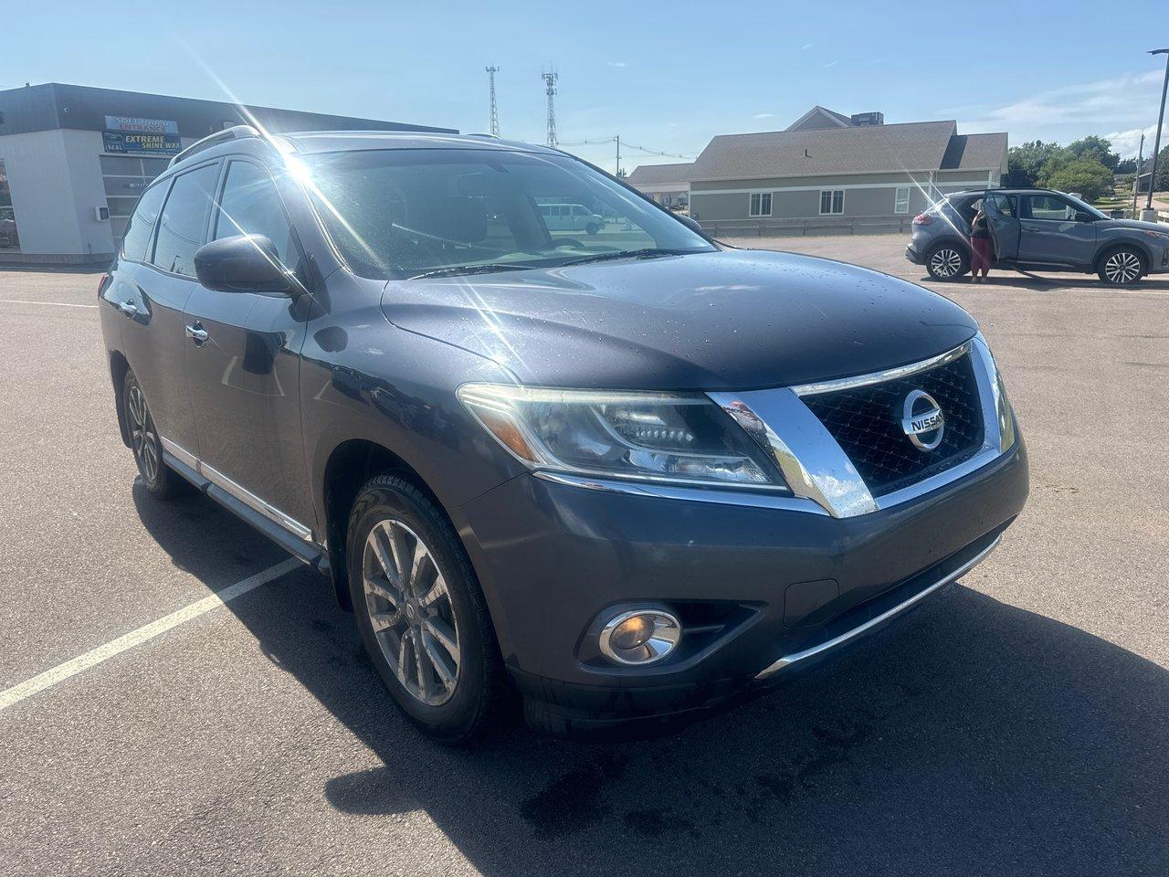 Used 2014 Nissan Pathfinder SL 4WD for sale in Summerside, PE