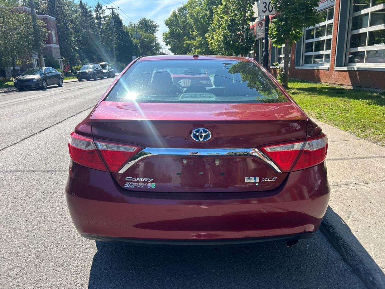 2017 Toyota Camry XLE Photo3