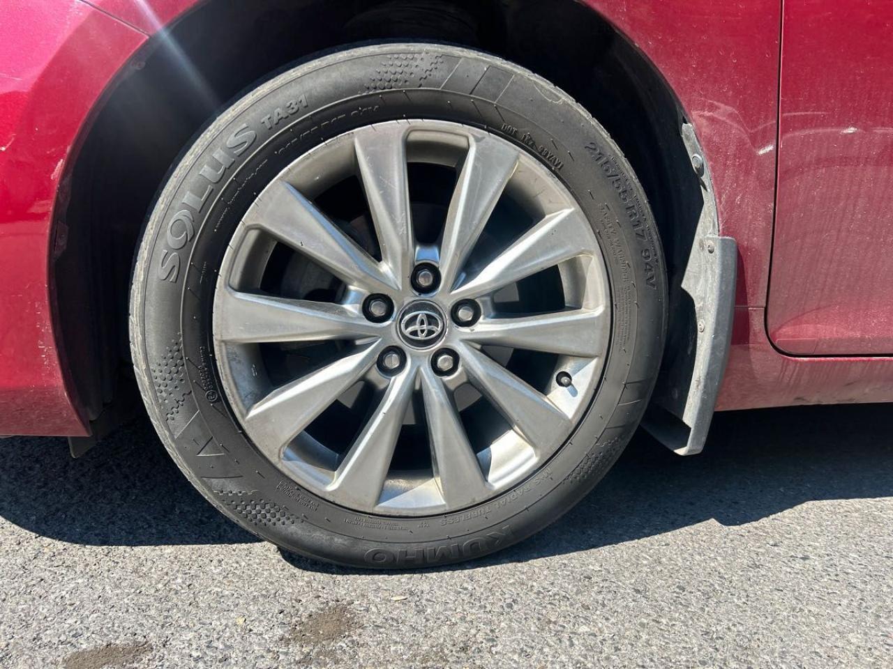 2017 Toyota Camry XLE - Photo #6