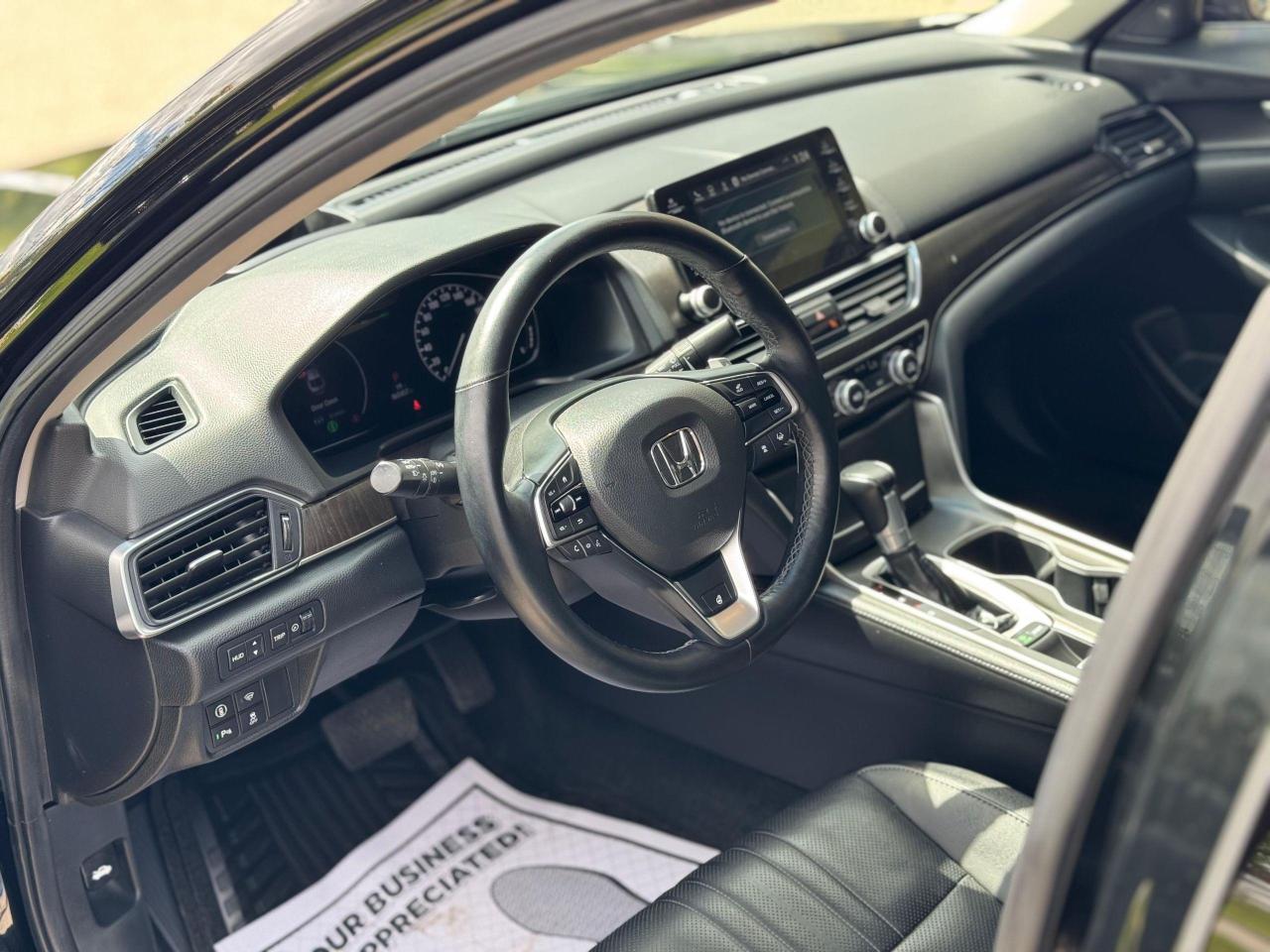 2019 Honda Accord Touring Photo3