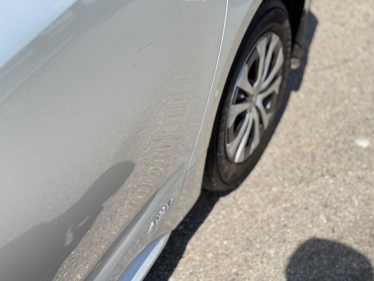 2023 Toyota Corolla Hybrid LE Photo2