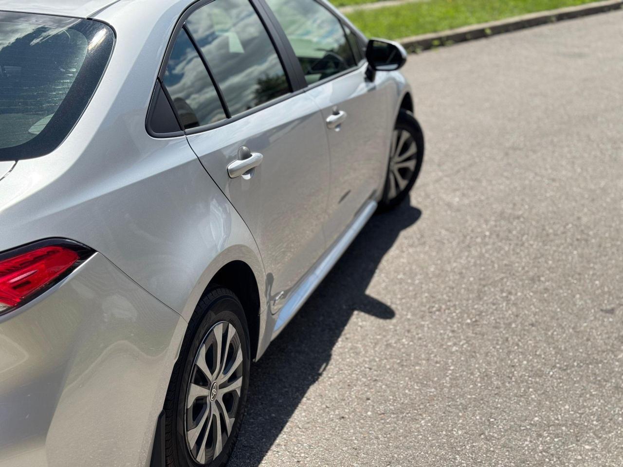 2023 Toyota Corolla Hybrid LE Photo3