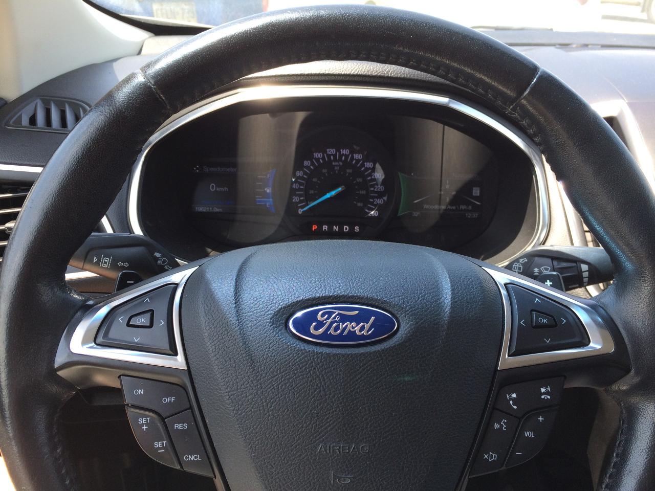 2015 Ford Edge Titanium - Photo #9
