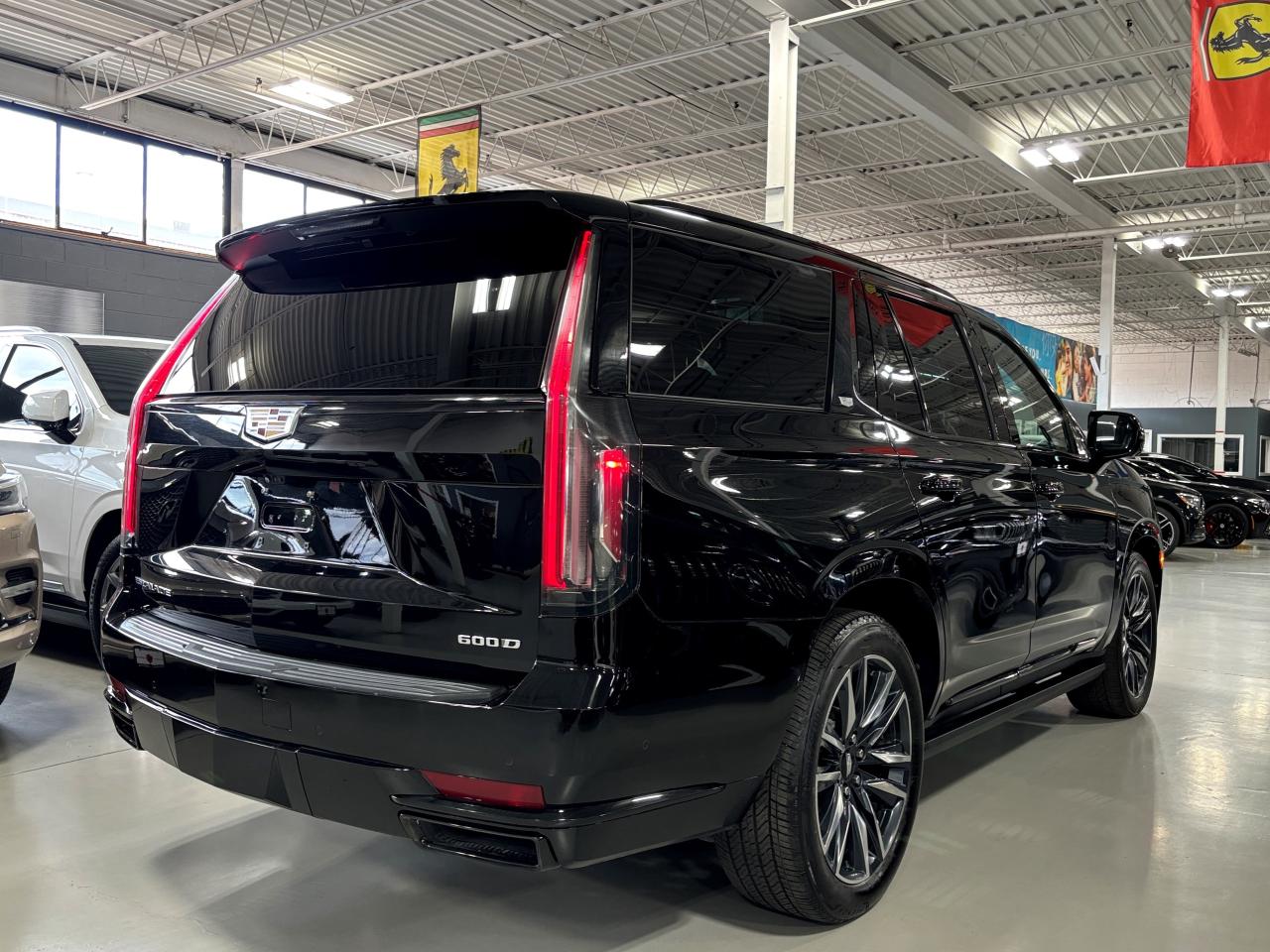 2023 Cadillac Escalade Sport Platinum|AWD|NO LUX TAX|DUALDVD|SUPERCRUISE| - Photo #4