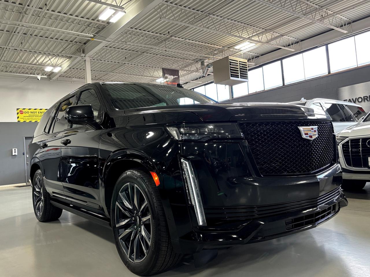 2023 Cadillac Escalade Sport Platinum DIESEL | DUAL DVD| AKG SOUND | +++ Photo