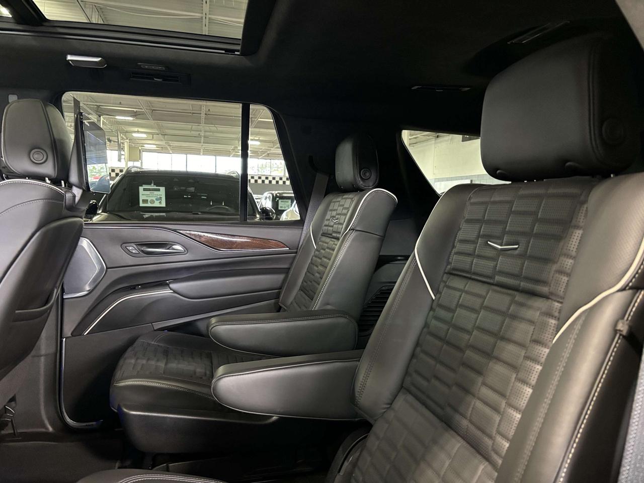 2023 Cadillac Escalade Sport Platinum DIESEL | DUAL DVD| AKG SOUND | +++ Photo