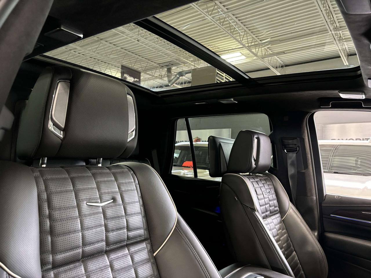 2023 Cadillac Escalade Sport Platinum DIESEL | DUAL DVD| AKG SOUND | +++ Photo