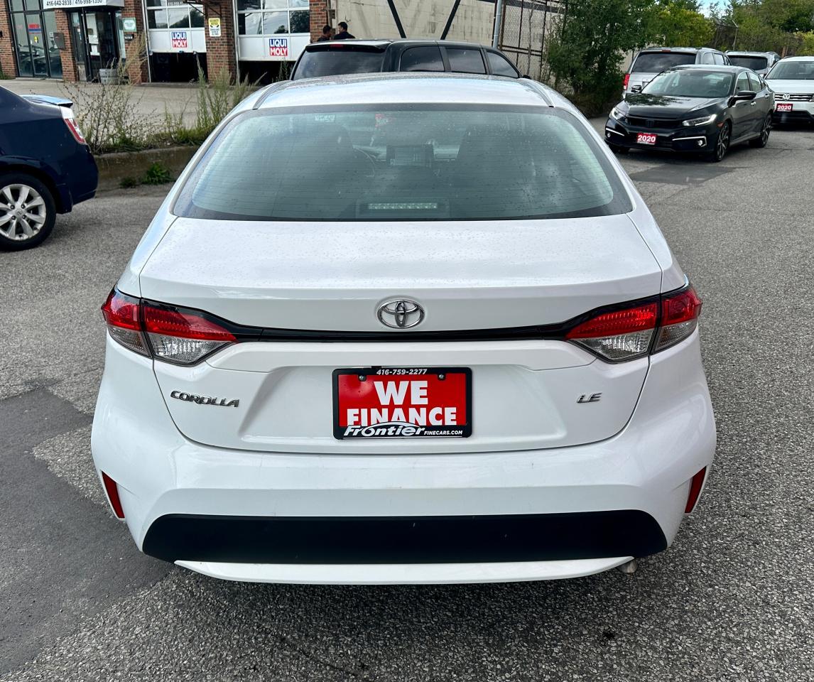 2022 Toyota Corolla LE Photo4