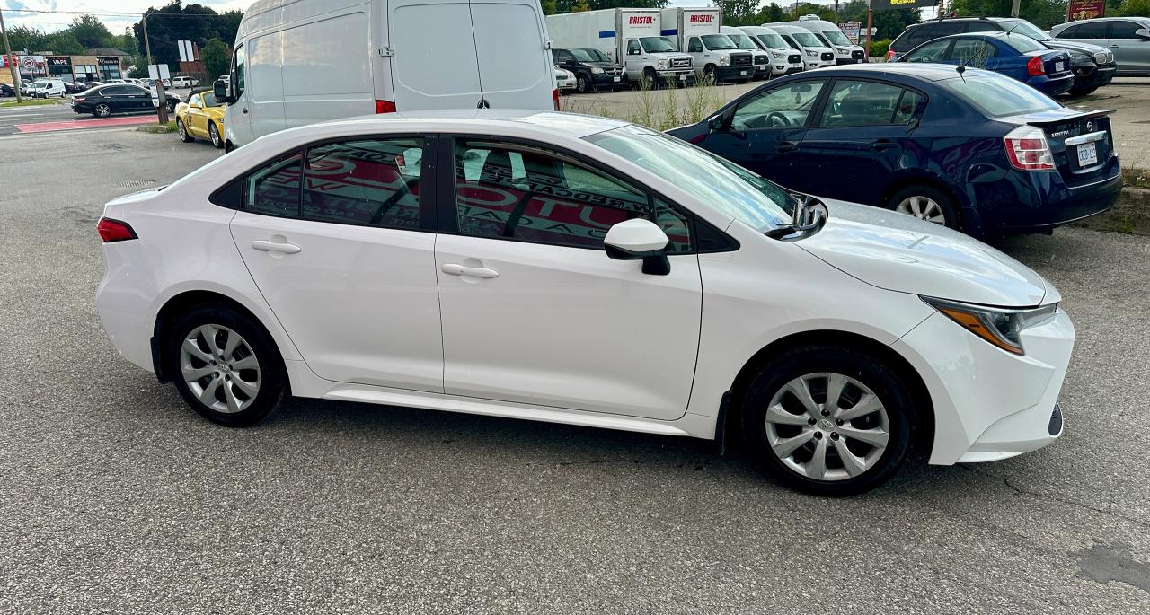 2022 Toyota Corolla LE Photo3