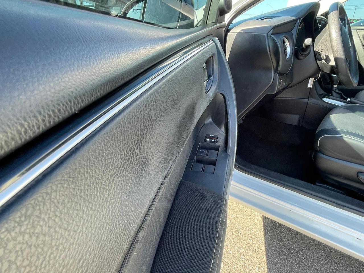 2019 Toyota Corolla AUTO CAMERA BLUETOOTH LEATHERATE SEATS NEW TIRES - Photo #11