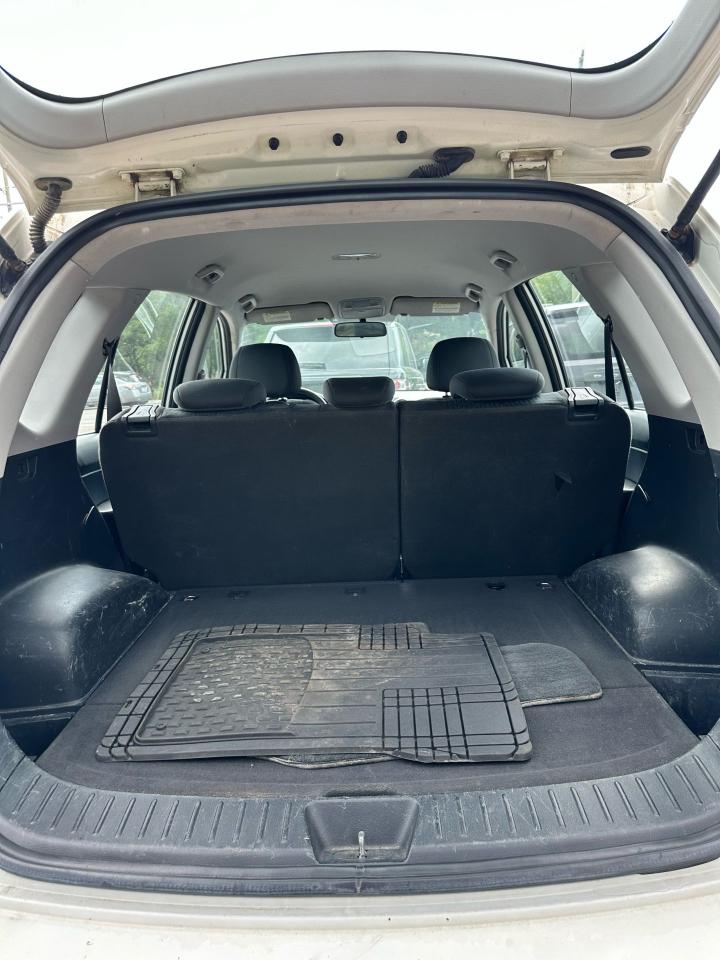 2011 Kia Rondo LX w/AC - Photo #4