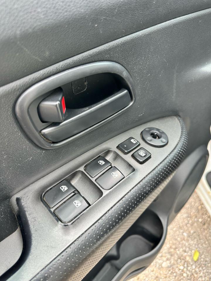 2011 Kia Rondo LX w/AC - Photo #5