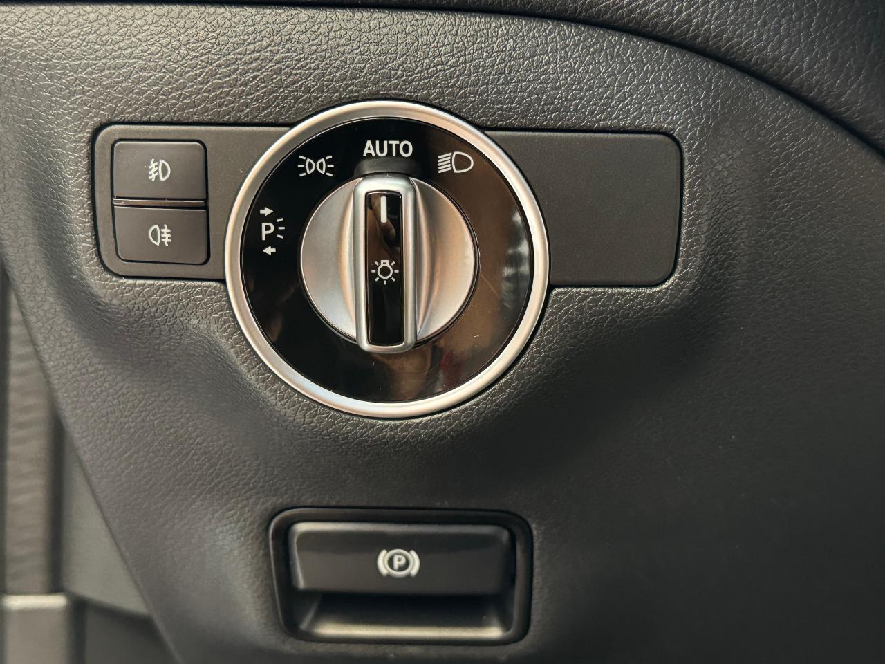 2017 Mercedes-Benz GLA GLA250+Camera+GPS+Roof+Blind Spot+CLEAN CARFAX - Photo #51