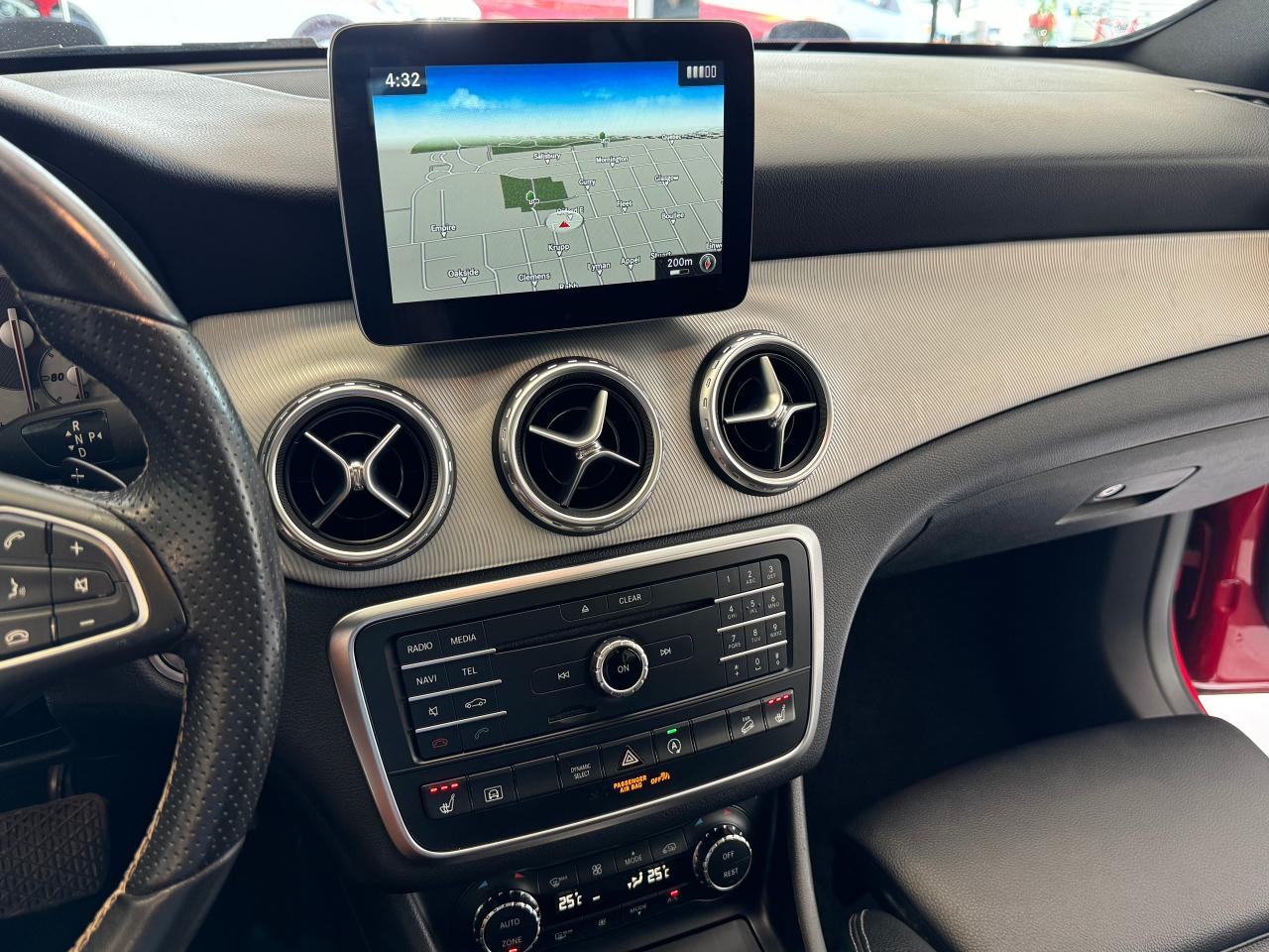 2017 Mercedes-Benz GLA GLA250+Camera+GPS+Roof+Blind Spot+CLEAN CARFAX - Photo #12