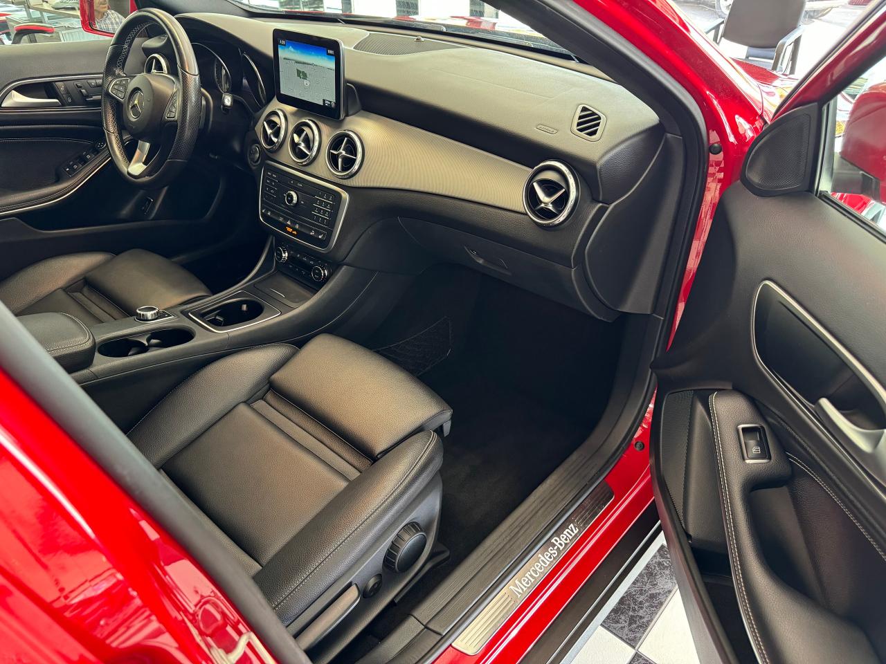 2017 Mercedes-Benz GLA GLA250+Camera+GPS+Roof+Blind Spot+CLEAN CARFAX Photo20