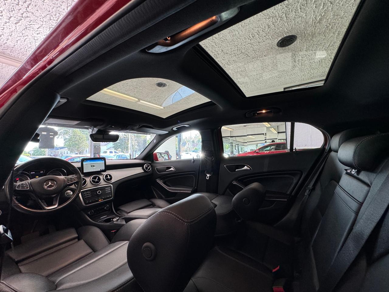 2017 Mercedes-Benz GLA GLA250+Camera+GPS+Roof+Blind Spot+CLEAN CARFAX - Photo #3