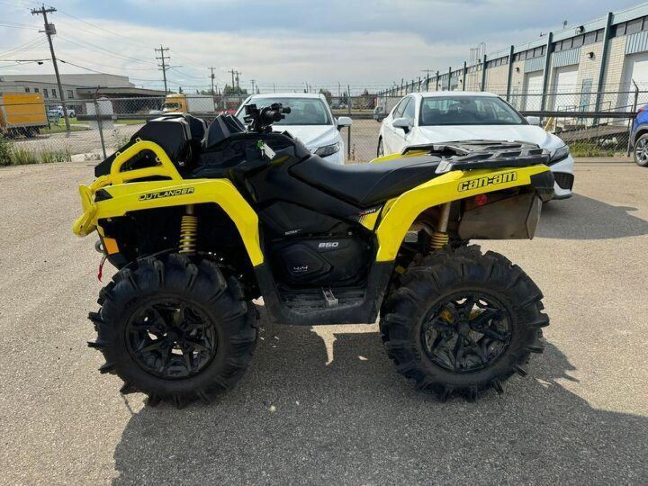 2019 CAN AM Can Am Outlander 850 XMR  $107 B/W - Photo #2