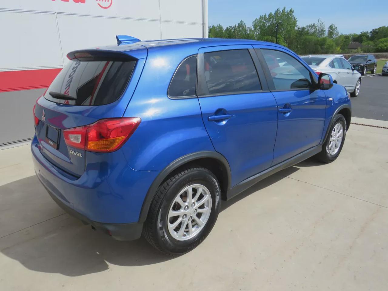 2017 Mitsubishi RVR SE | Clean Carfax Report | 4WD | Tints | Alloy Rims | Reverse Camera | Bluetooth | Cruise Control | Photo