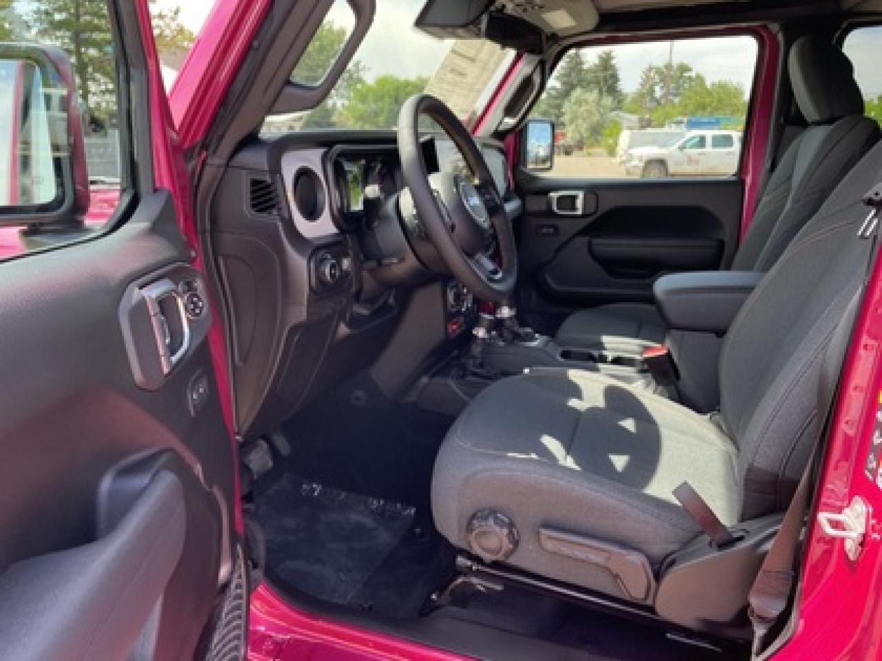 2024 Jeep Wrangler Willys 4 Door 4x4 Photo4