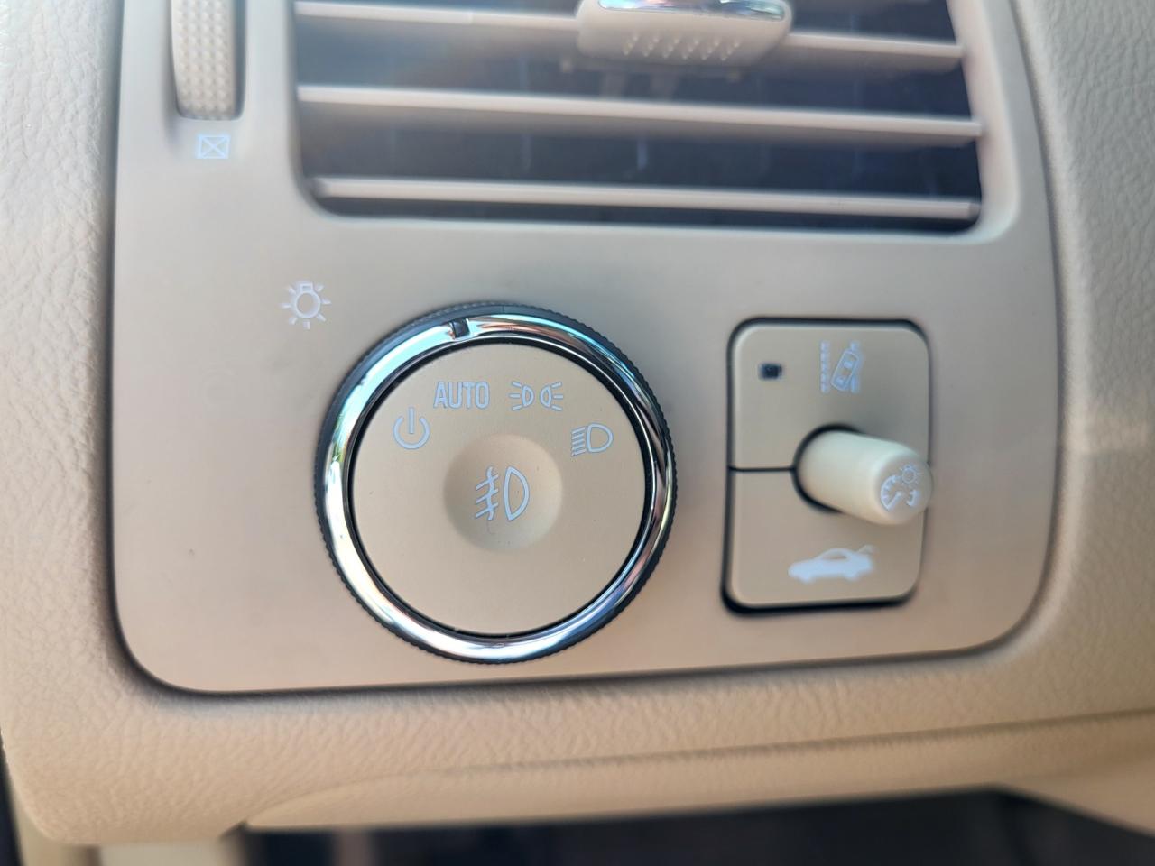 2011 Buick Lucerne CXL Premium Photo