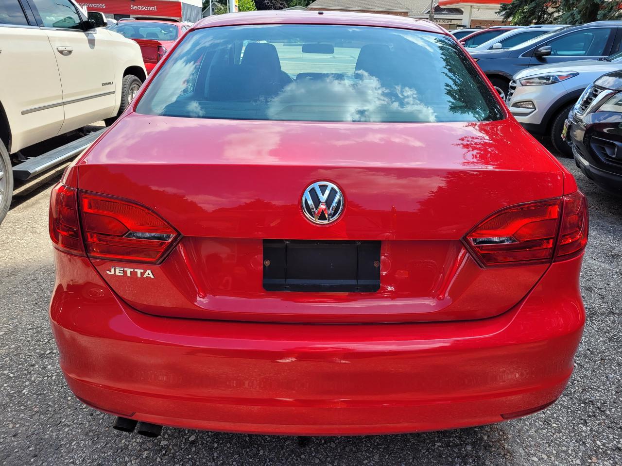 2014 Volkswagen Jetta 4dr 2.0L Auto Trendline+ Clean CarFax Financing! Photo3