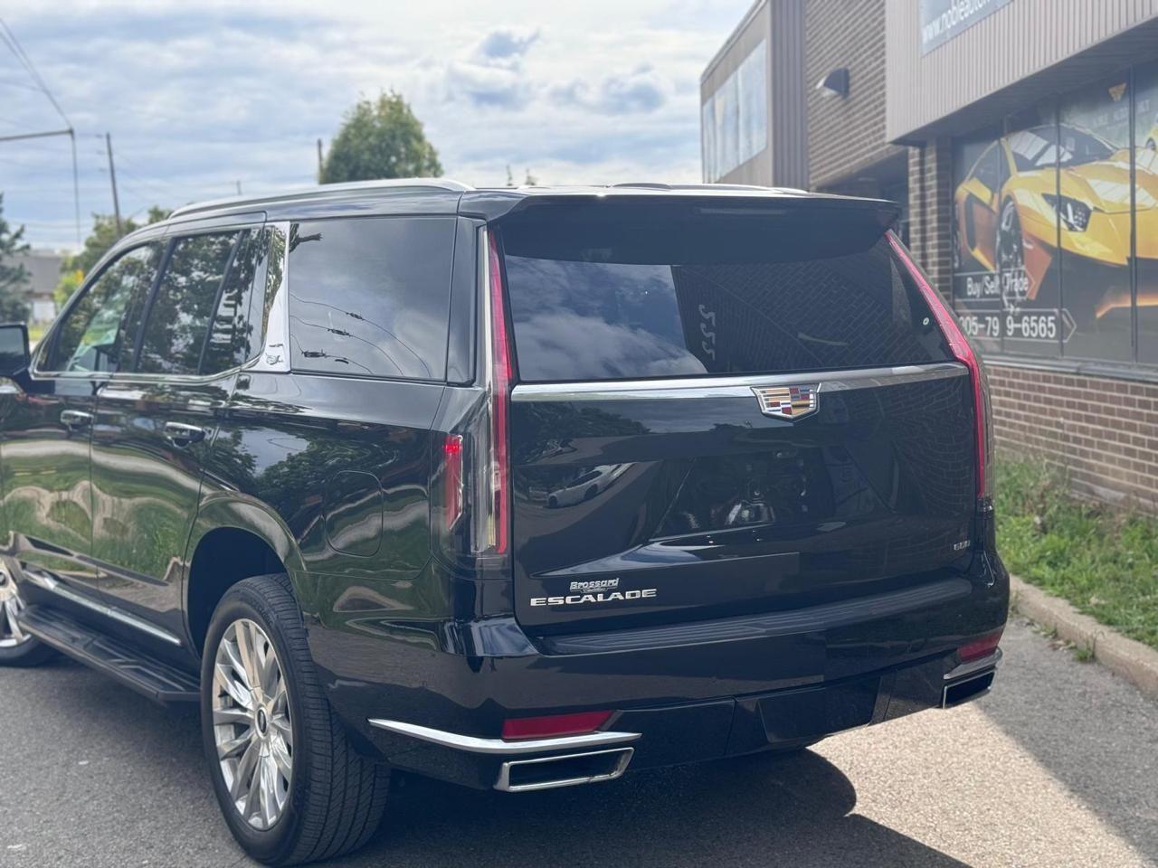 2023 Cadillac Escalade 4WD Premium Luxury Photo4