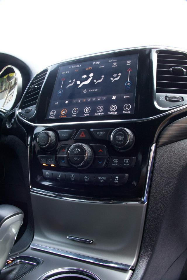 2022 Jeep Grand Cherokee Laredo - Photo #9