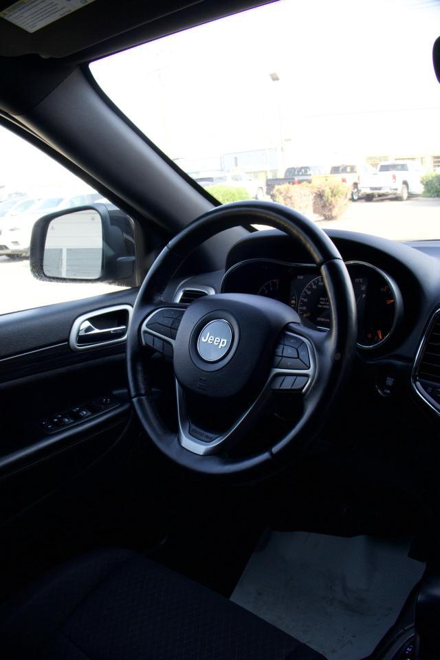 2022 Jeep Grand Cherokee Laredo - Photo #8