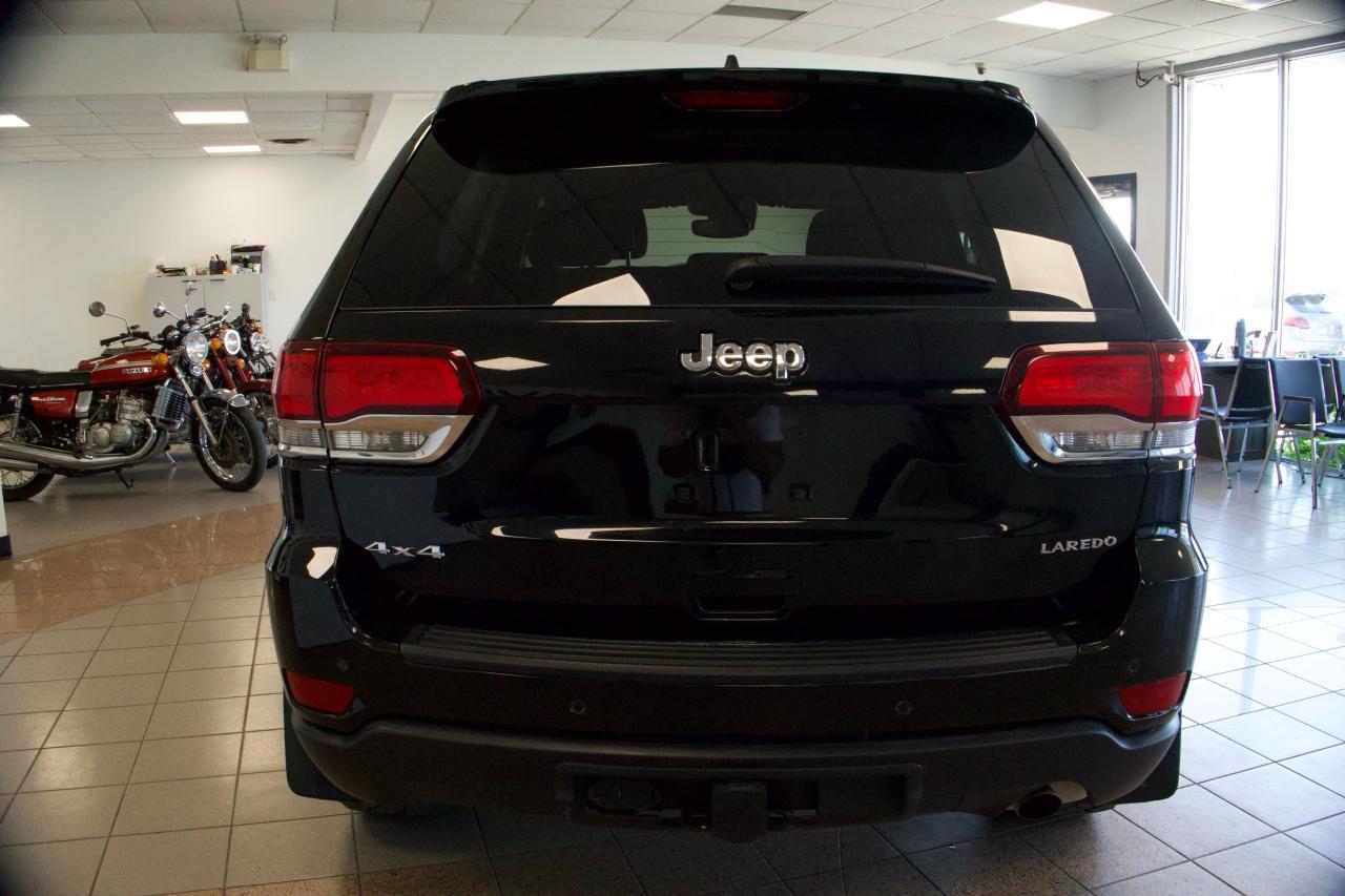 2022 Jeep Grand Cherokee Laredo - Photo #3