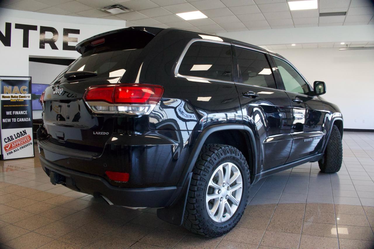 2022 Jeep Grand Cherokee Laredo - Photo #2