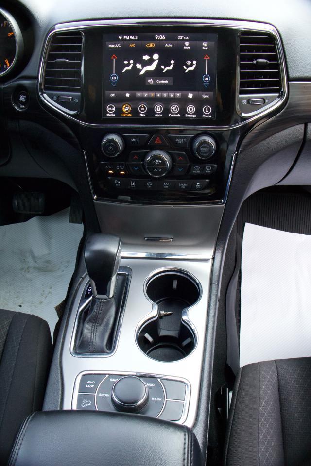 2022 Jeep Grand Cherokee Laredo - Photo #10
