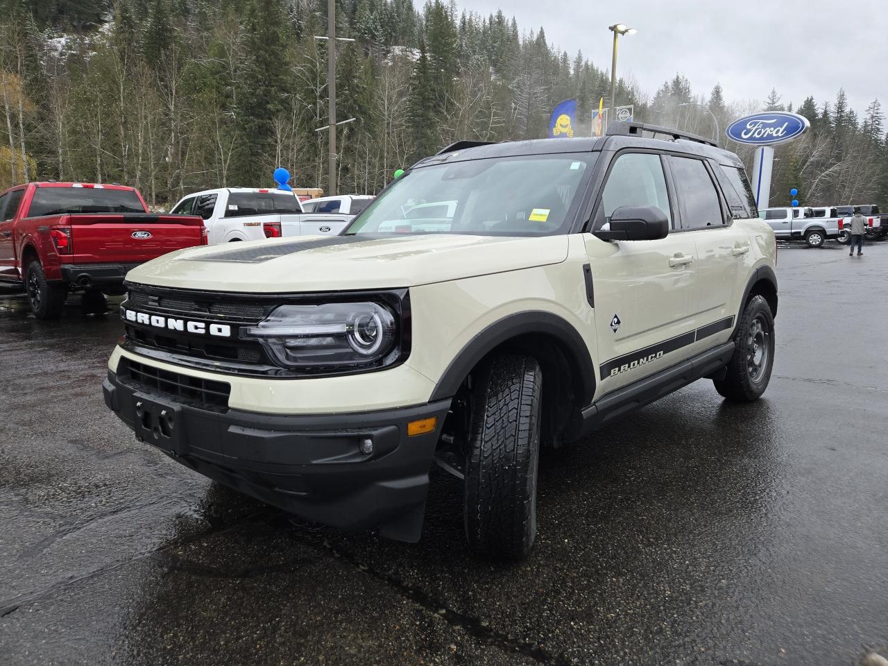 2024 Ford Bronco Sport Outer Banks Photo2