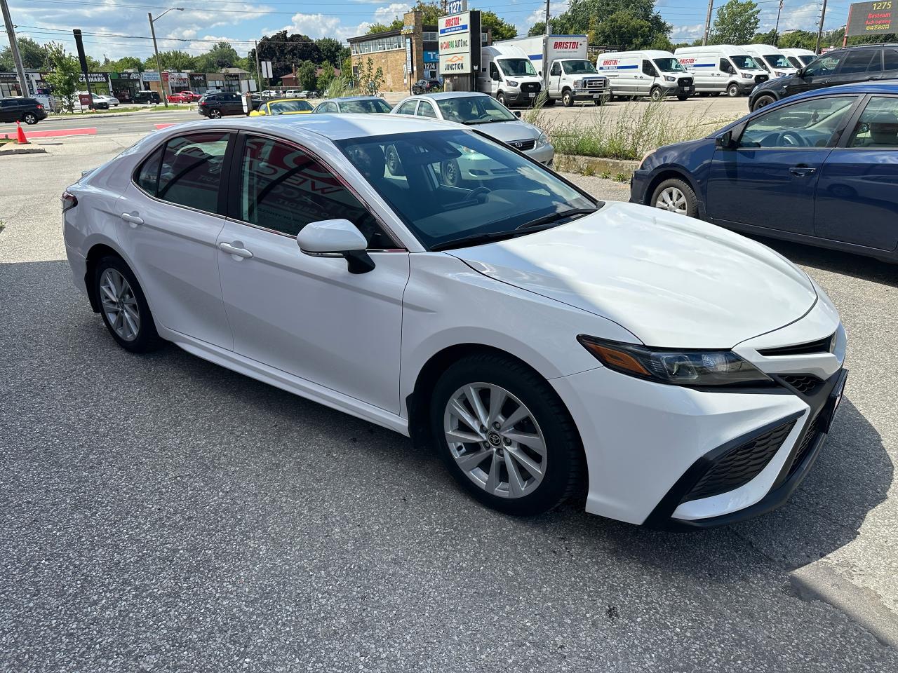 2022 Toyota Camry SE Photo3