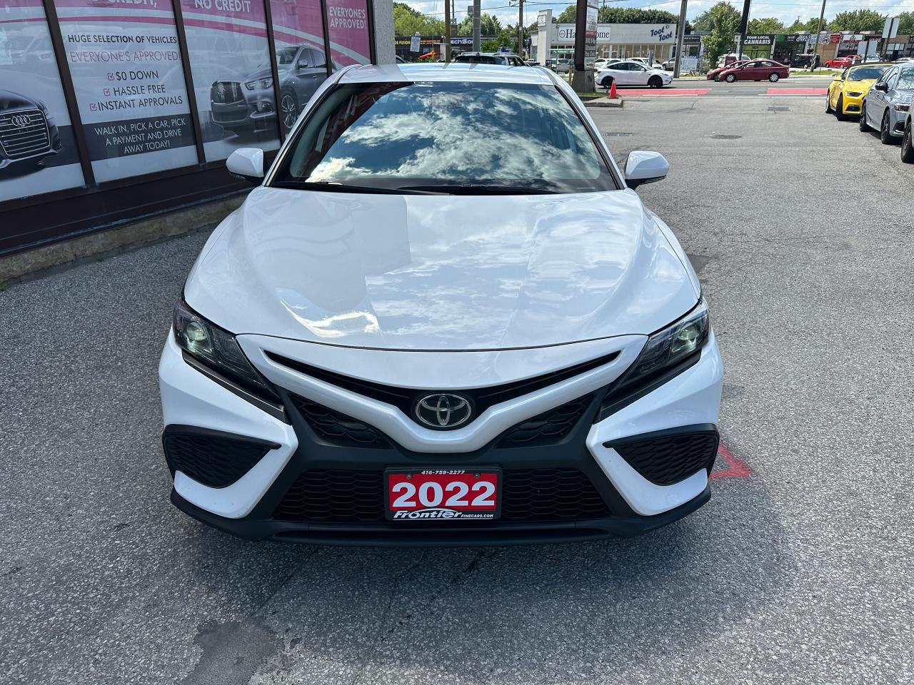 2022 Toyota Camry SE Photo2