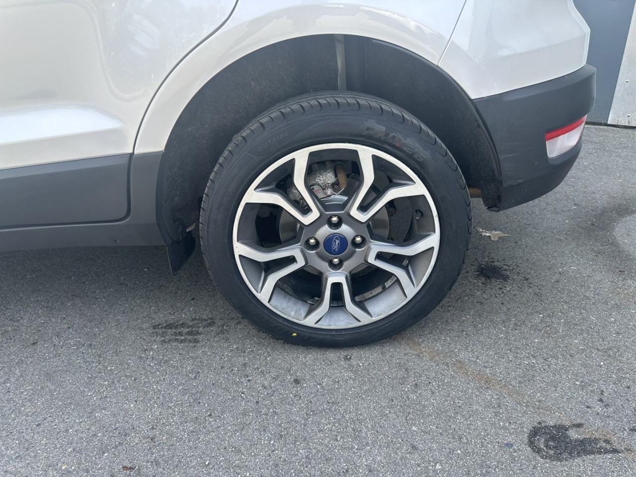 2018 Ford EcoSport Titanium AWD - Photo #9