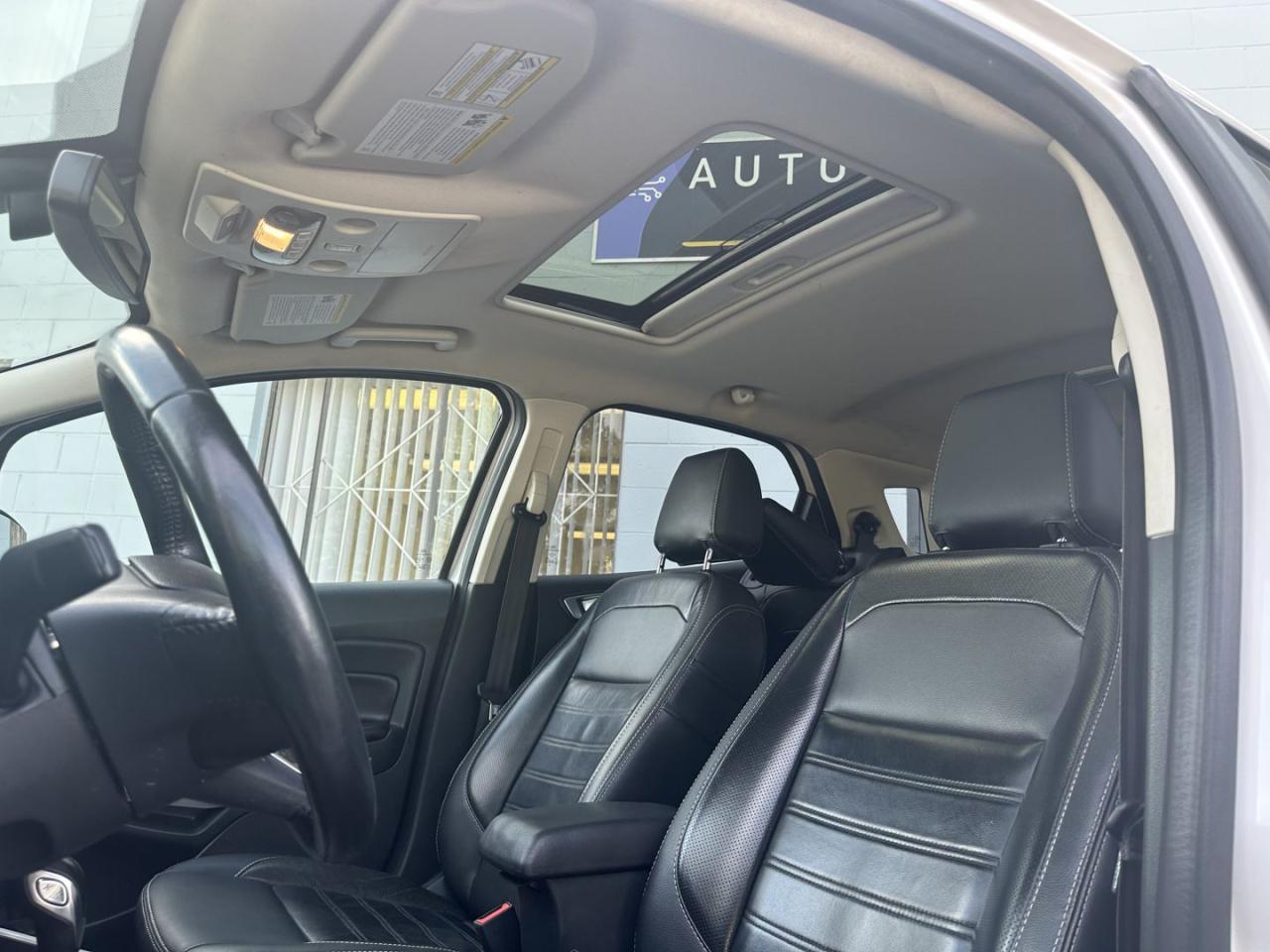 2018 Ford EcoSport Titanium AWD - Photo #11