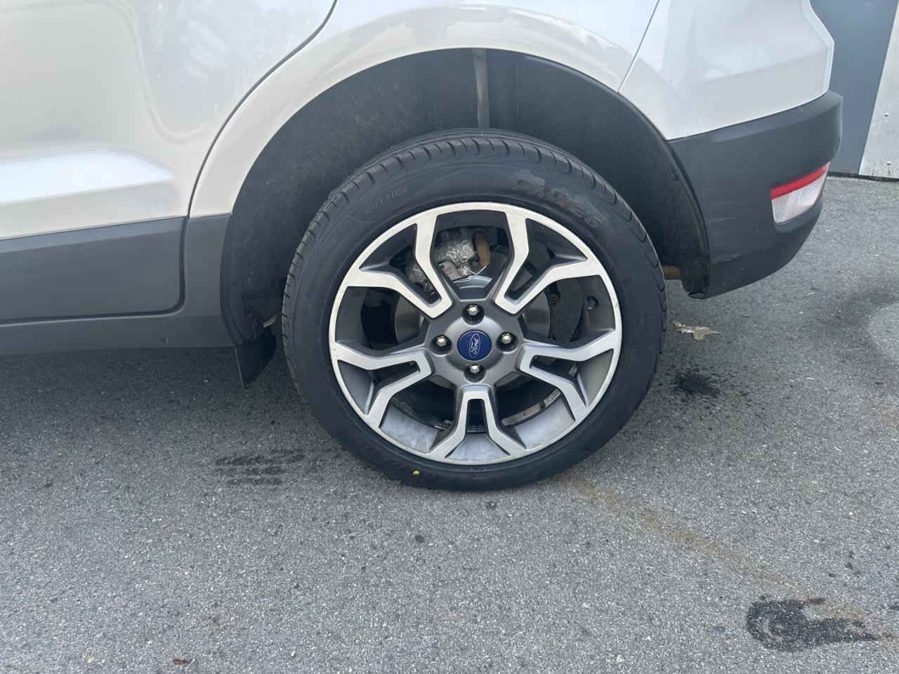 2018 Ford EcoSport Titanium AWD - Photo #9