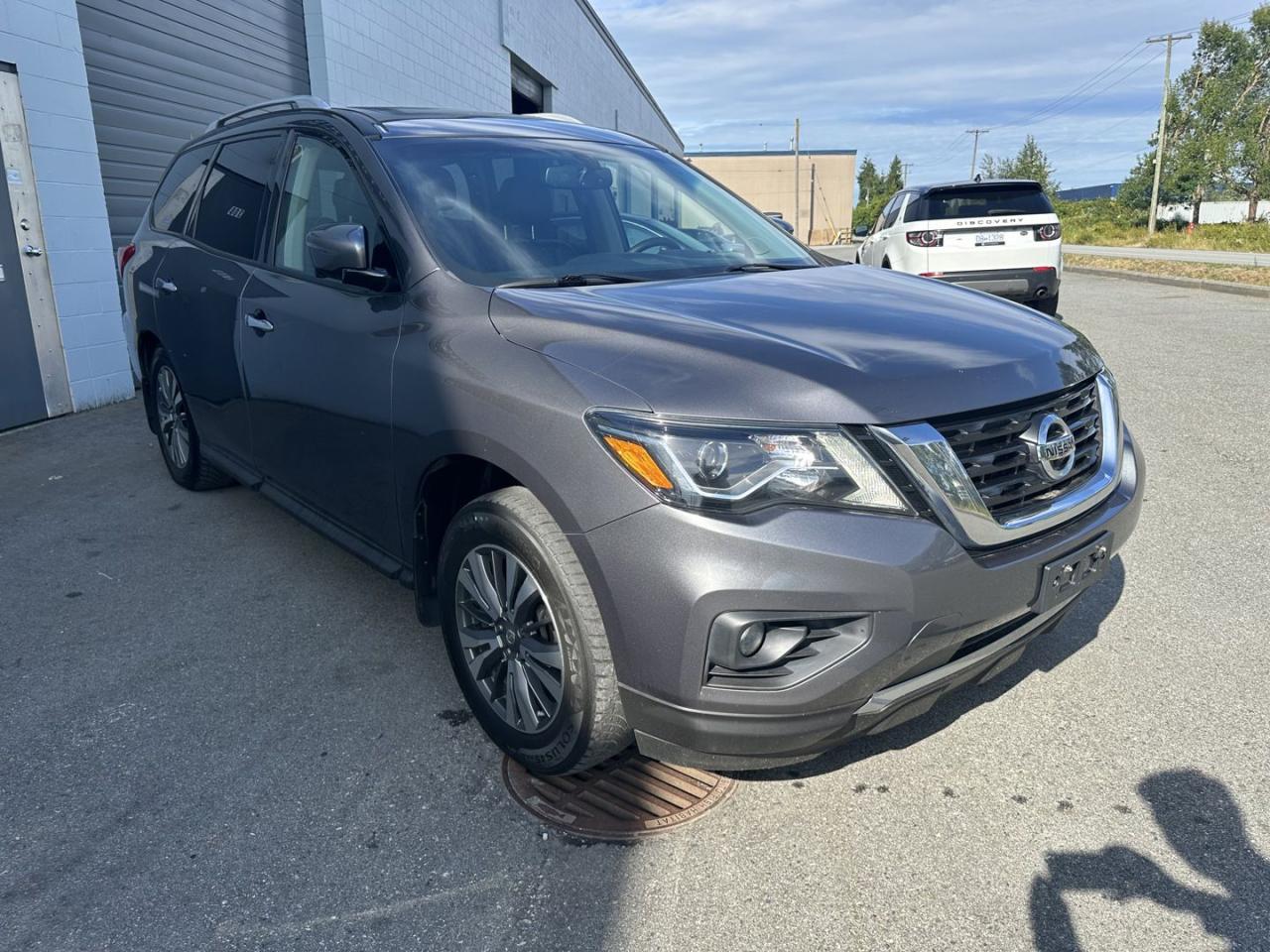 2017 Nissan Pathfinder SL 4WD - Photo #4