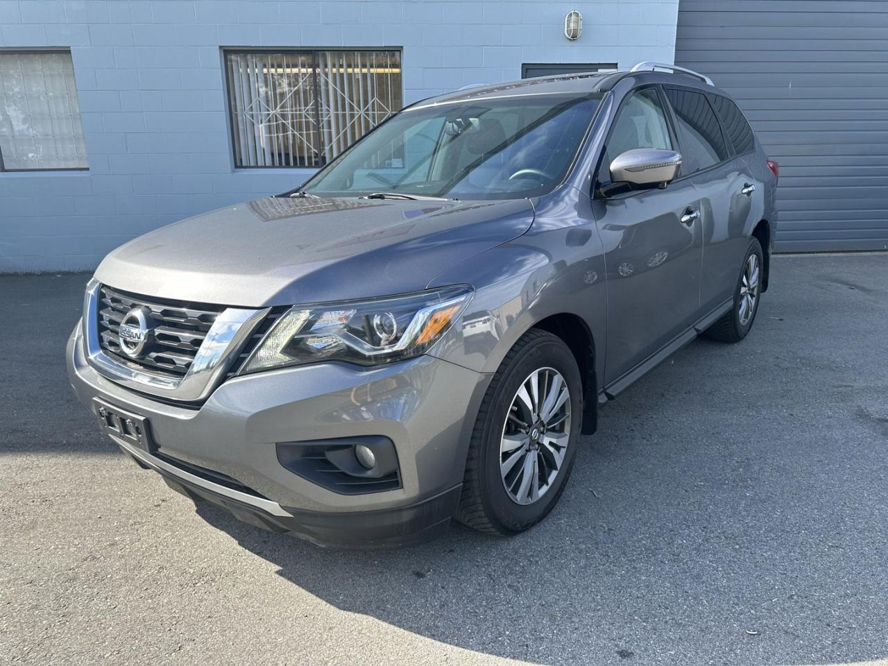 2017 Nissan Pathfinder SL 4WD - Photo #2