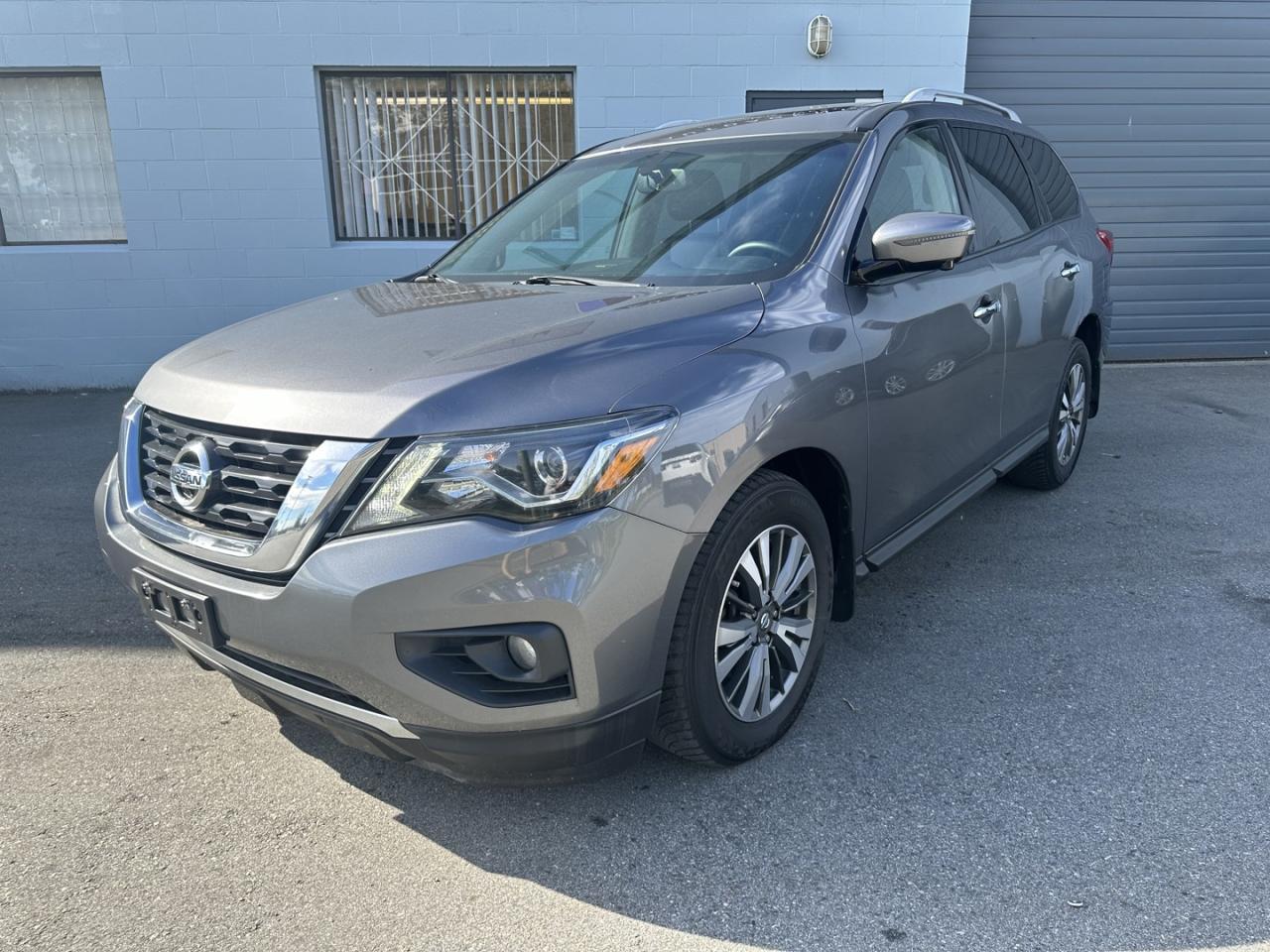2017 Nissan Pathfinder SL 4WD - Photo #2