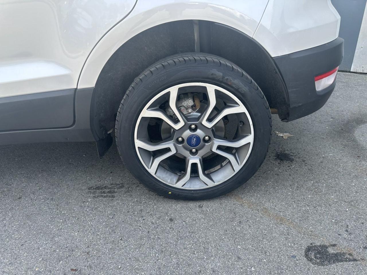 2018 Ford EcoSport Titanium AWD - Photo #9