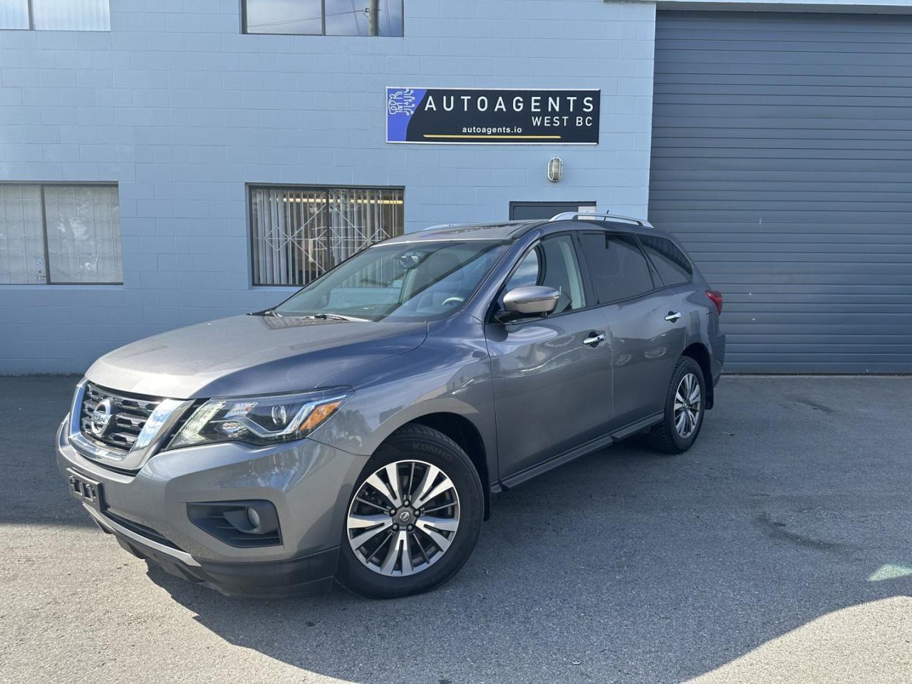 Used 2017 Nissan Pathfinder SL 4WD for sale in Langley, BC